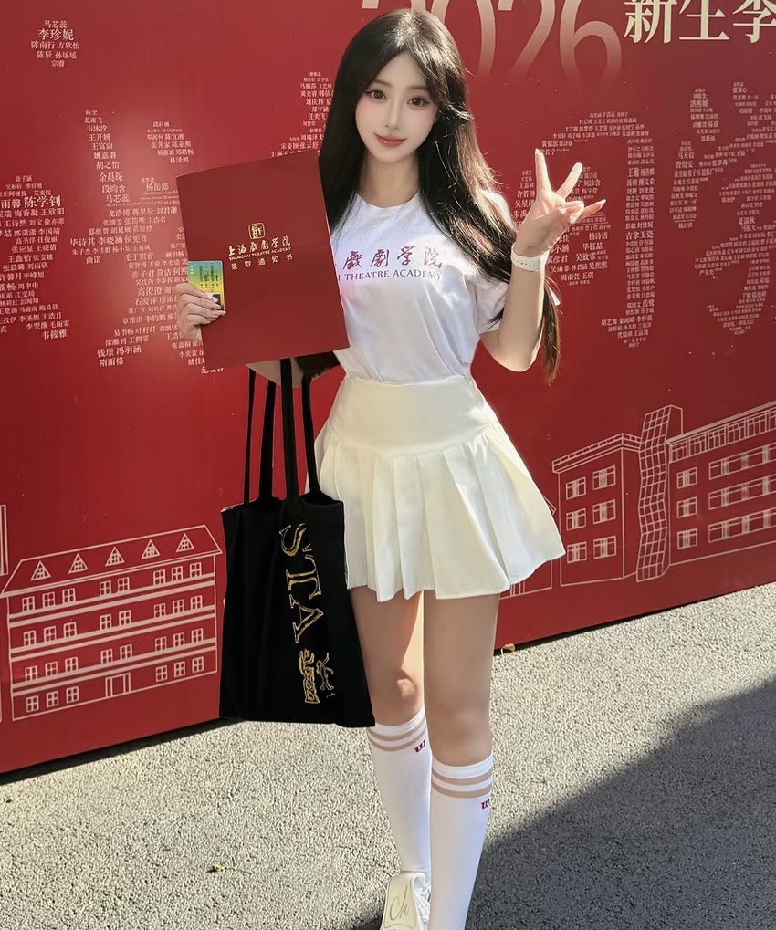 debbie72mt5's tweet photo. 本人22岁！ 研一学生一枚！ 平常除了在宿舍就在玩x…… 开脱！！！上供！！   ！     真的给b看，反正不要🚪 https://t.co/RFe7dyMGjW