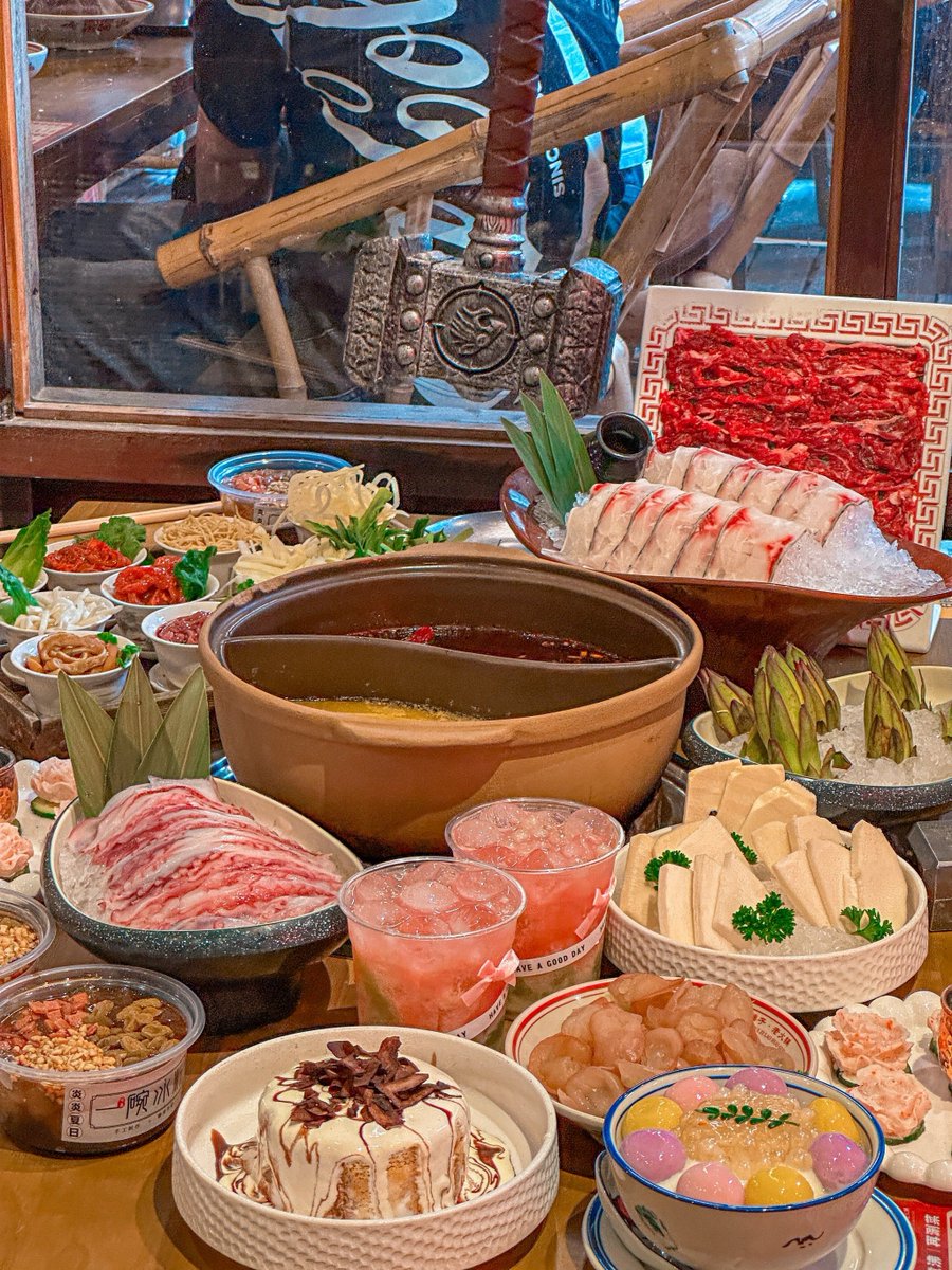 MiftahMkm's tweet photo. I’m blown away by the bustling market’s cozy vibe, the searing hot pot, and no unwanted destruction! https://t.co/HenznSKB6Y