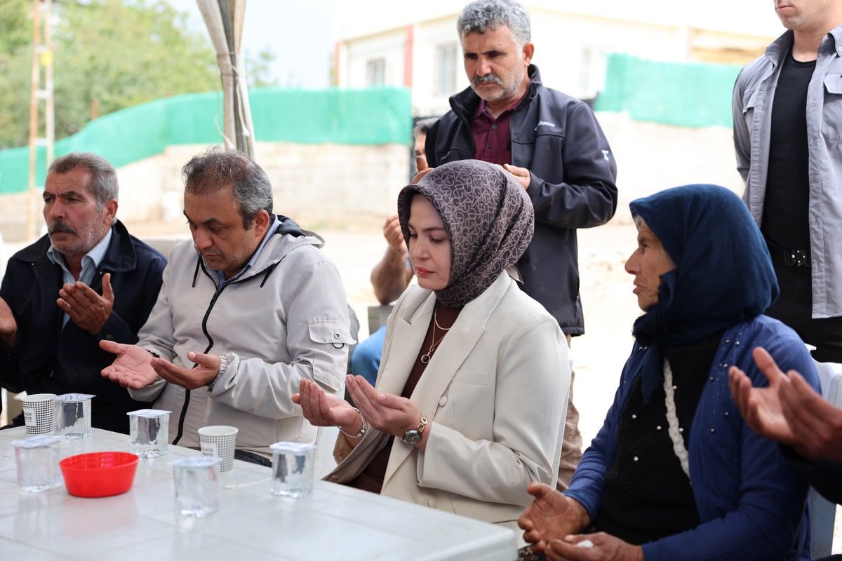 polatelikym's tweet photo. 📍 Kaymakamımız Sn. Esra Bozan, Kürşat Ağca Mahallesi sakinlerinden merhum Şıhman Arslan’ın ve Bağarası Köyü sakinlerinden merhume Meryem Şimşek’in ailelerine taziye ziyaretinde bulundu.

Merhum Şıhman Arslan’a ve merhume Meryem Şimşek’e Allah’tan rahmet; ailelerine ve yakınlarına başsağlığı ve sabır dileriz.