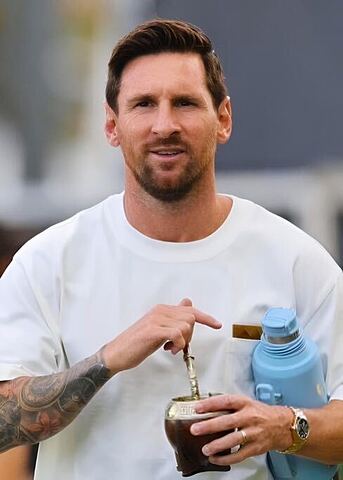 PolymarketFC's tweet photo. 🚨JUST IN: Lionel Messi speaks ahead of his FINAL Argentina game tonight:

“The moment has arrived. I leave in peace, I gave it my all. This shirt was my dream, my pride, and my life for years. Thank you for loving me so much, thank you for support

I will always carry you with me”