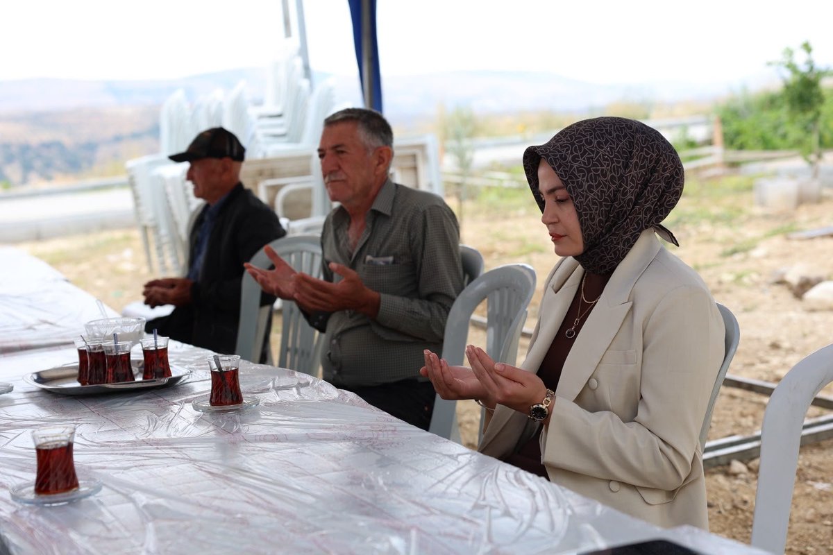 polatelikym's tweet photo. 📍 Kaymakamımız Sn. Esra Bozan, Kürşat Ağca Mahallesi sakinlerinden merhum Şıhman Arslan’ın ve Bağarası Köyü sakinlerinden merhume Meryem Şimşek’in ailelerine taziye ziyaretinde bulundu.

Merhum Şıhman Arslan’a ve merhume Meryem Şimşek’e Allah’tan rahmet; ailelerine ve yakınlarına başsağlığı ve sabır dileriz.