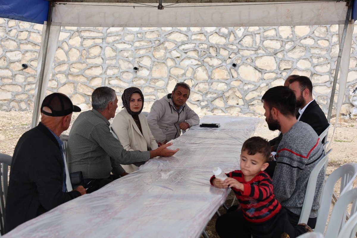 polatelikym's tweet photo. 📍 Kaymakamımız Sn. Esra Bozan, Kürşat Ağca Mahallesi sakinlerinden merhum Şıhman Arslan’ın ve Bağarası Köyü sakinlerinden merhume Meryem Şimşek’in ailelerine taziye ziyaretinde bulundu.

Merhum Şıhman Arslan’a ve merhume Meryem Şimşek’e Allah’tan rahmet; ailelerine ve yakınlarına başsağlığı ve sabır dileriz.