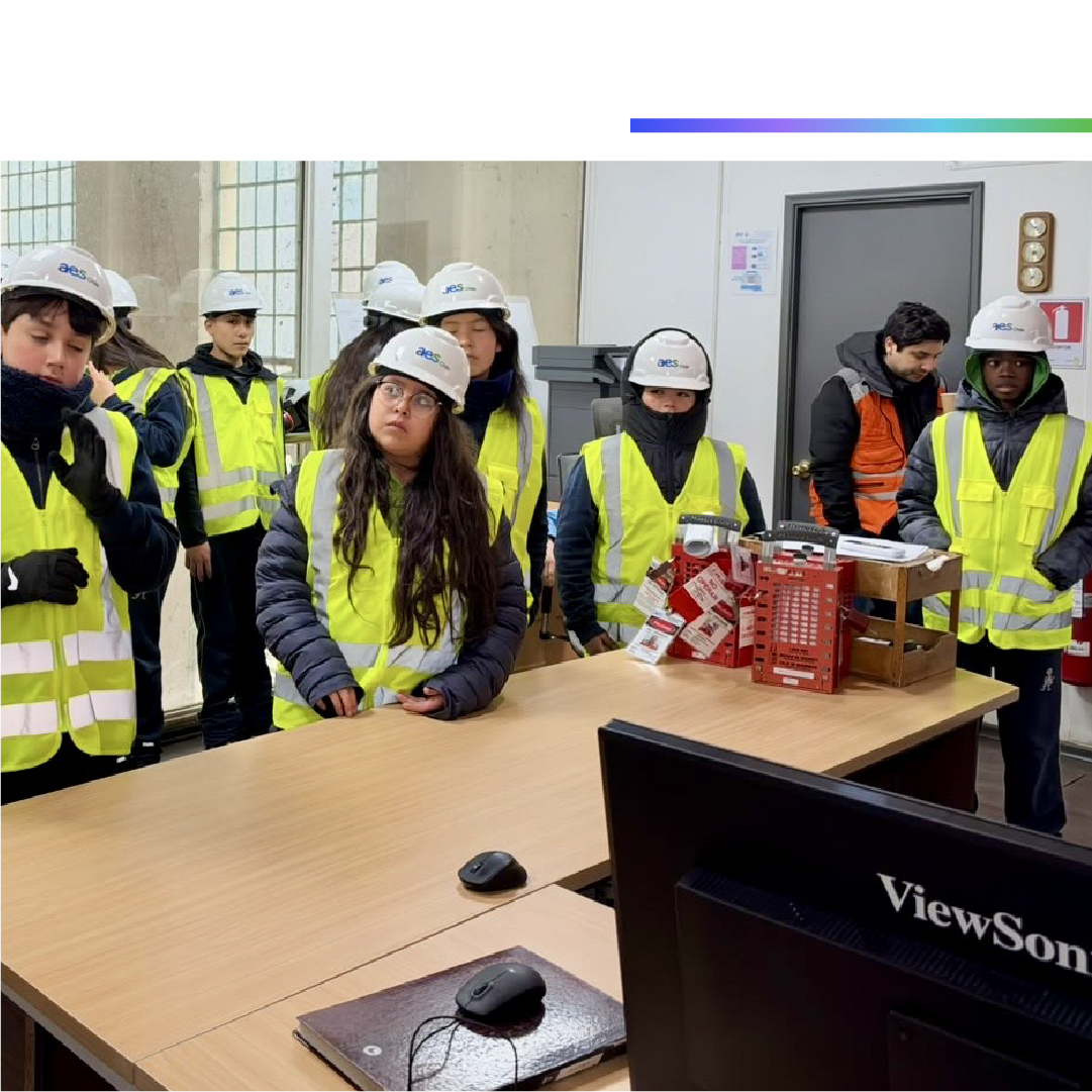 AES_Chile's tweet photo. El futuro de la energía se construye con educación. 💡

Estudiantes de 6° y 8° básico de la Escuela San Alfonso visitaron la Central Queltehues en nuestro Programa Puertas Abiertas en San José de Maipo. Conversamos sobre generación renovable e historia energética. https://t.co/UntM6STaAf