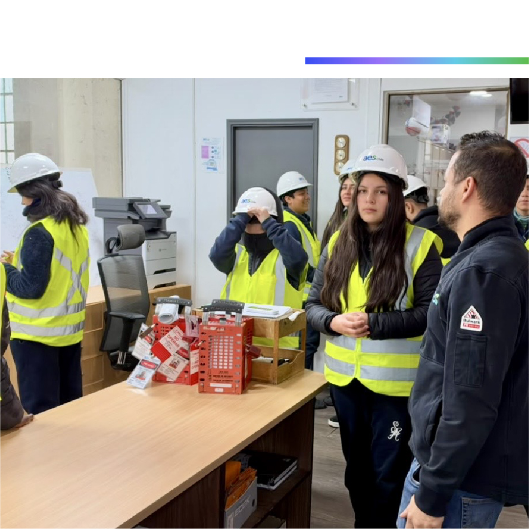 AES_Chile's tweet photo. El futuro de la energía se construye con educación. 💡

Estudiantes de 6° y 8° básico de la Escuela San Alfonso visitaron la Central Queltehues en nuestro Programa Puertas Abiertas en San José de Maipo. Conversamos sobre generación renovable e historia energética. https://t.co/UntM6STaAf