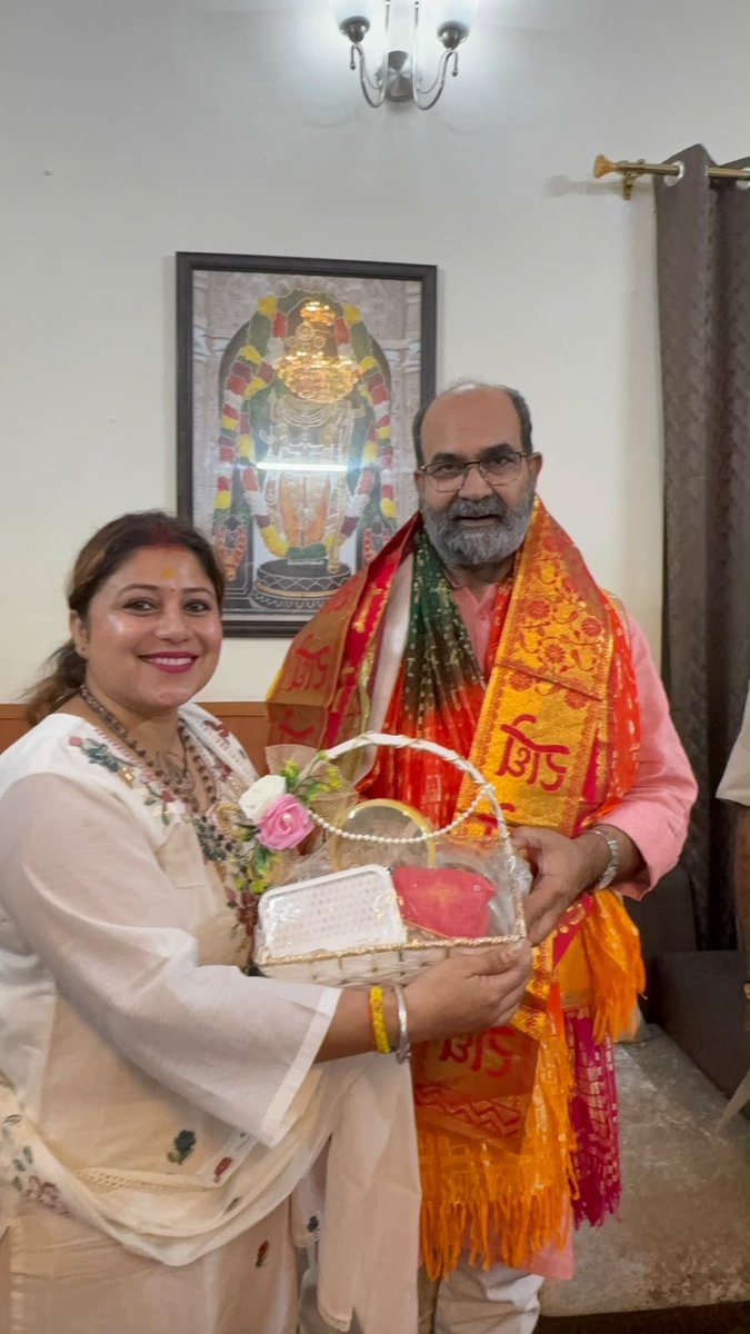 Kapoor28Ruchi's tweet photo. प्रदेश अध्यक्ष किसान मोर्चा श्री Devendra Singh BJP जी भाई साहब के बरेली आगमन पर Invertis University एवं  circuit house पर स्वागत किया साथ में  क्षेत्रीय अध्यक्ष किसान मोर्चा  पूर्णेश मिश्रा जी एवं महानगर एवं ज़िले के सभी साथी 
🙏🪷🙏 https://t.co/jdz24iRO4r