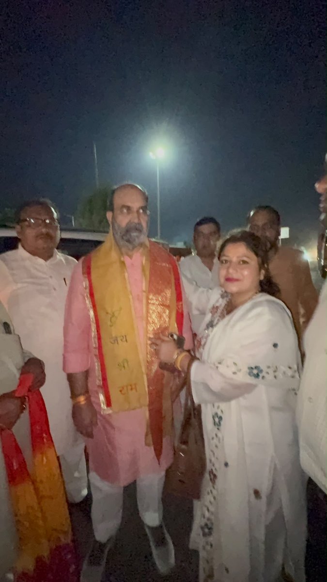 Kapoor28Ruchi's tweet photo. प्रदेश अध्यक्ष किसान मोर्चा श्री Devendra Singh BJP जी भाई साहब के बरेली आगमन पर Invertis University एवं  circuit house पर स्वागत किया साथ में  क्षेत्रीय अध्यक्ष किसान मोर्चा  पूर्णेश मिश्रा जी एवं महानगर एवं ज़िले के सभी साथी 
🙏🪷🙏 https://t.co/jdz24iRO4r