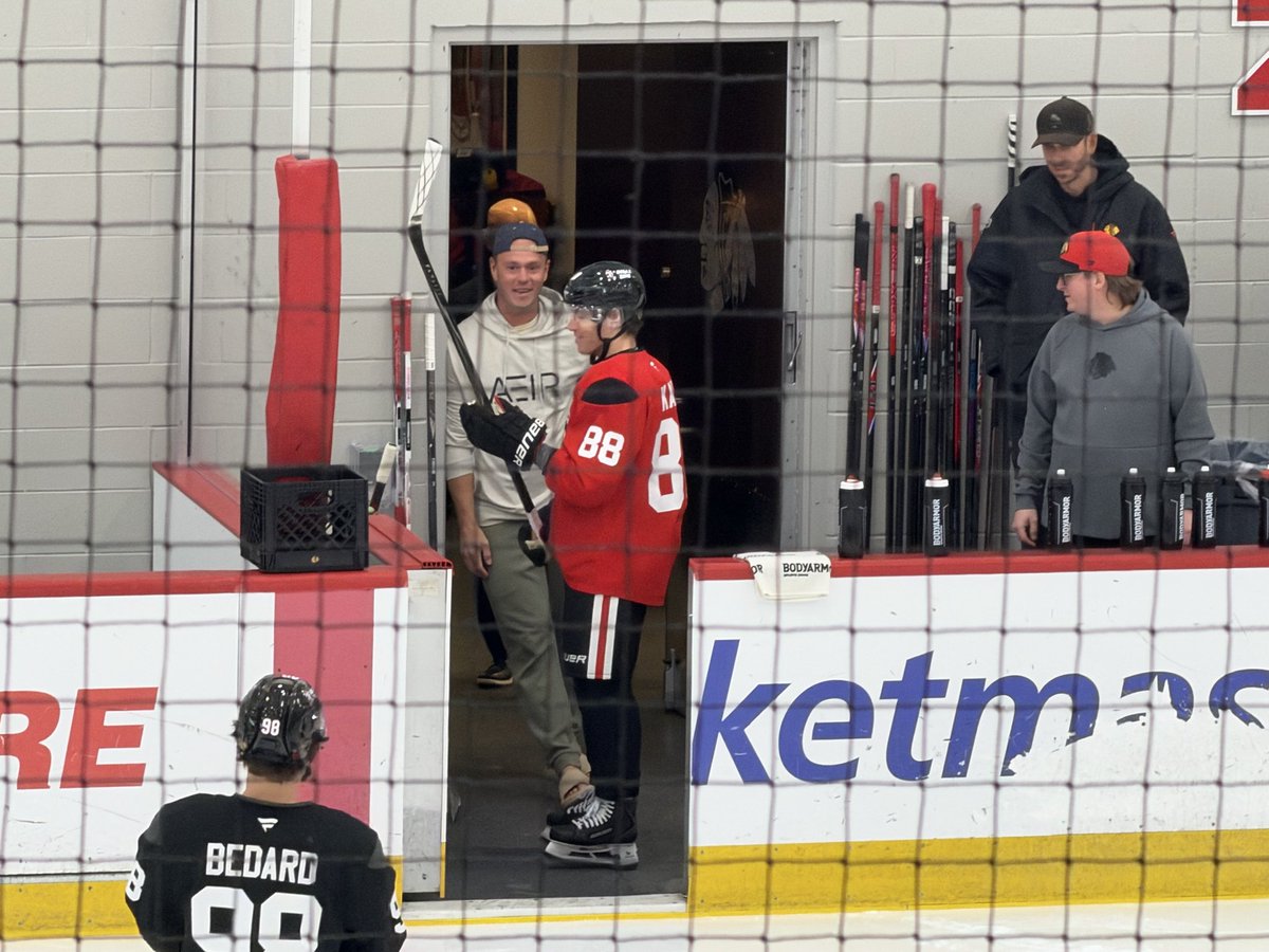 CRoumeliotis's tweet photo. Jonathan Toews is in Chicago for Patrick Kane’s official United Center return. Amazing. #Blackhawks https://t.co/8phBsdpqyd