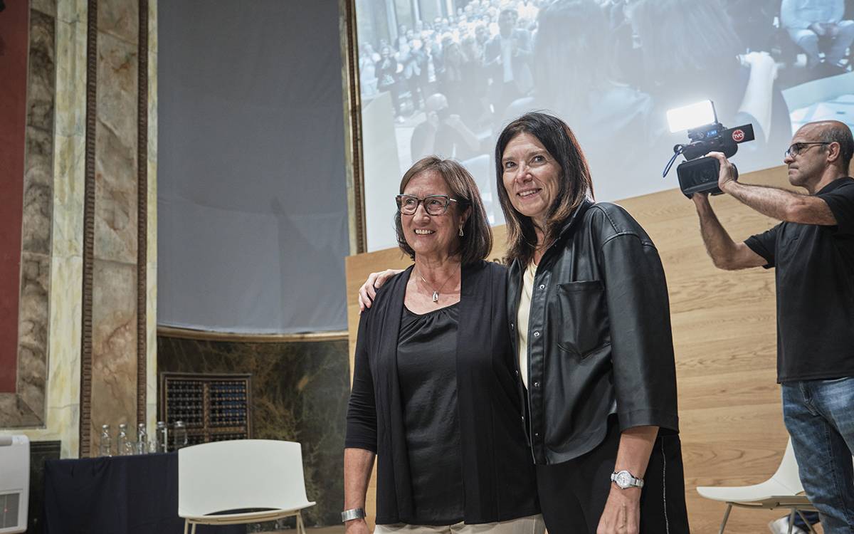 Osonament's tweet photo. 🎥📸 Ja podeu veure el vídeo i les fotos de l’acte «Del llegat al futur, amb un mateix propòsit», que va fer visible el relleu de Mercè Generó i Montse Blasco al capdavant d’Osonament.
Un dia de reconeixement, emocions i molts camins compartits. ❤️
👉https://t.co/vXuMrT9QpI https://t.co/tIqitz2QGj