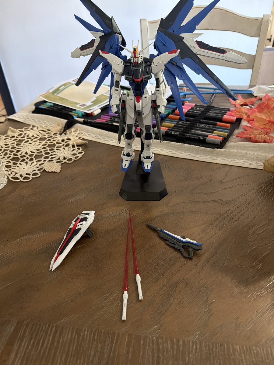 ClearlyKumoko's tweet photo. The lionesses only concerns herself with cool ass robots https://t.co/RW2AtNfUD6