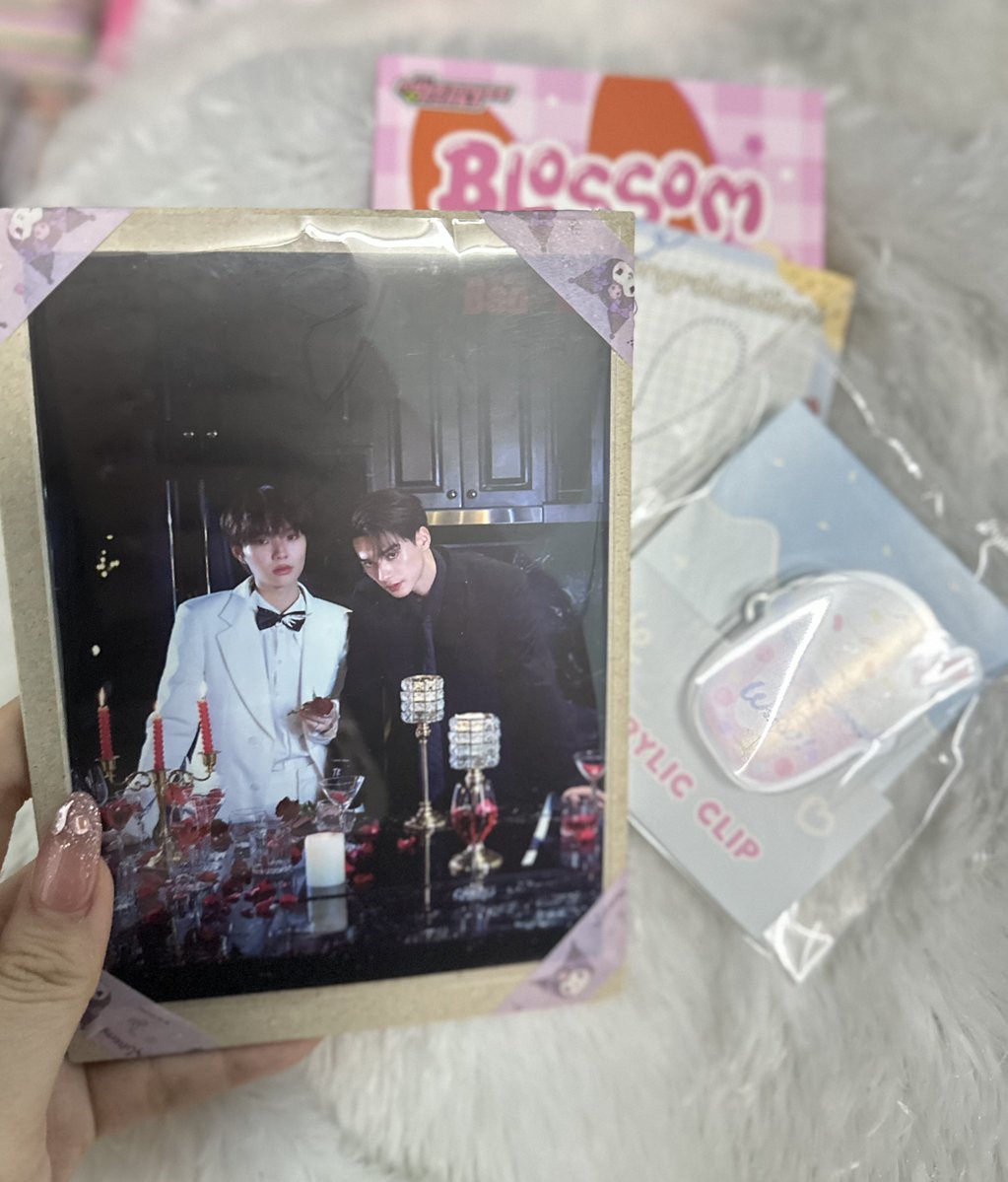 ininchynx's tweet photo. โปสของจริงอลังการมากก ขอบคุณน้าา ของแถมจุกเหมือนเดิม💖✨

#NatchaReviews https://t.co/xlJeJzYa2X