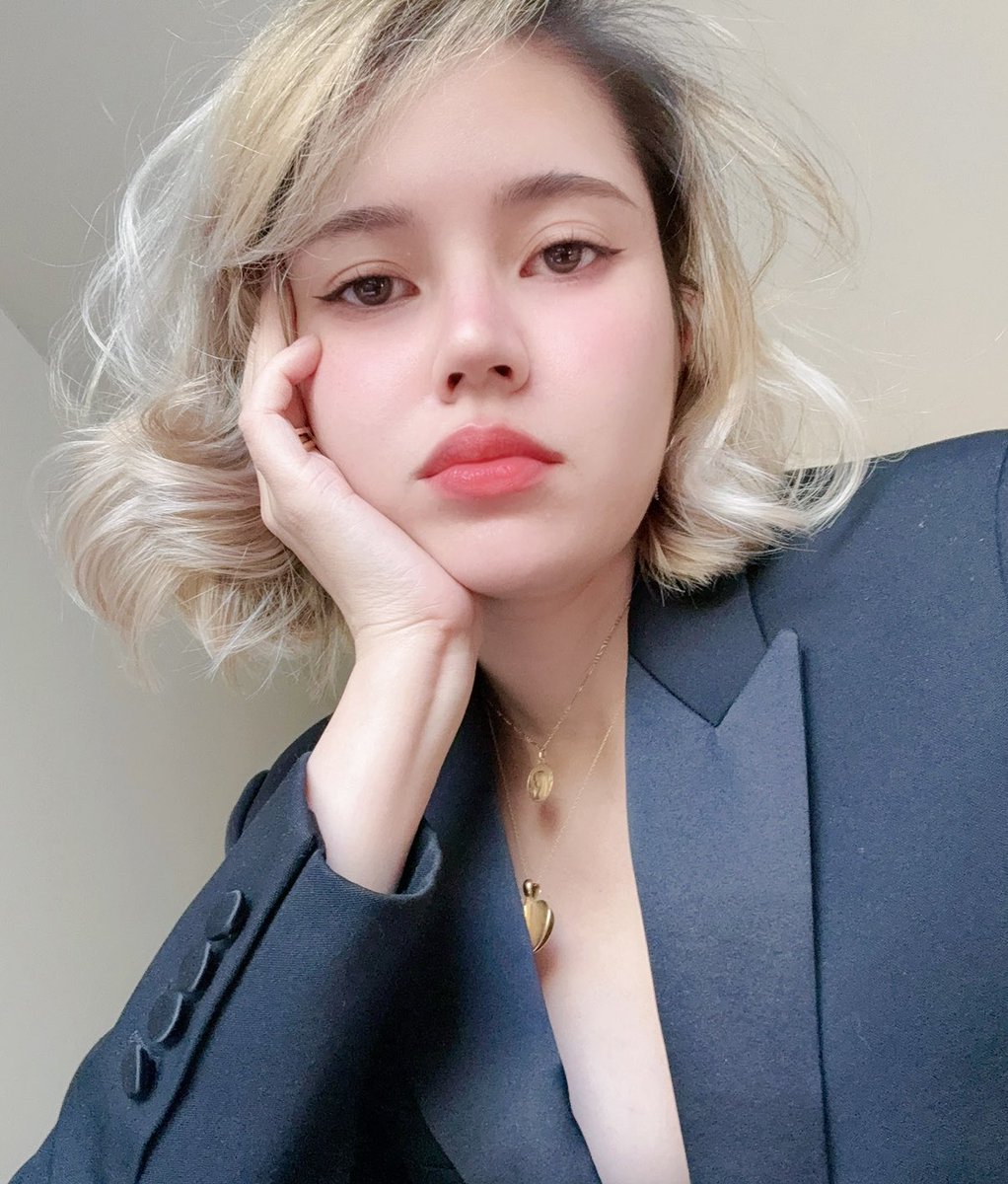 aiglej95's tweet photo. Seoul to Paris 💜
#amsd #armyselcaday #jimin https://t.co/D9CmZSS4d0