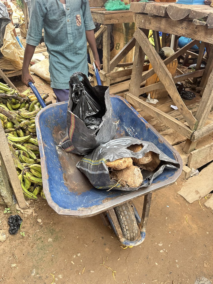 a4lasade's tweet photo. I went to the market for foodstuff. I bought yam and left it with the woman while I went to get other things.

When I returned, the yam was too heavy to carry with my other sack, so I got a young boy with a wheelbarrow to help me take it to where I could get a keke.

On the way, I asked his price. He said, “Anything you give me.”

I gave him ₦1,000. He looked at me and said, “Madam, no change?”

I told him the ₦1,000 was for him. He smiled and said, “Thank you, ma. Big money.”

Apparently, ₦1,000 may be the highest he has earned for a trip of less than five minutes.
I heard that renting a wheelbarrow costs ₦1,000 for the day.

So, I basically paid his wheelbarrow rent for today. 
He was so happy, and his happiness made me happy too.