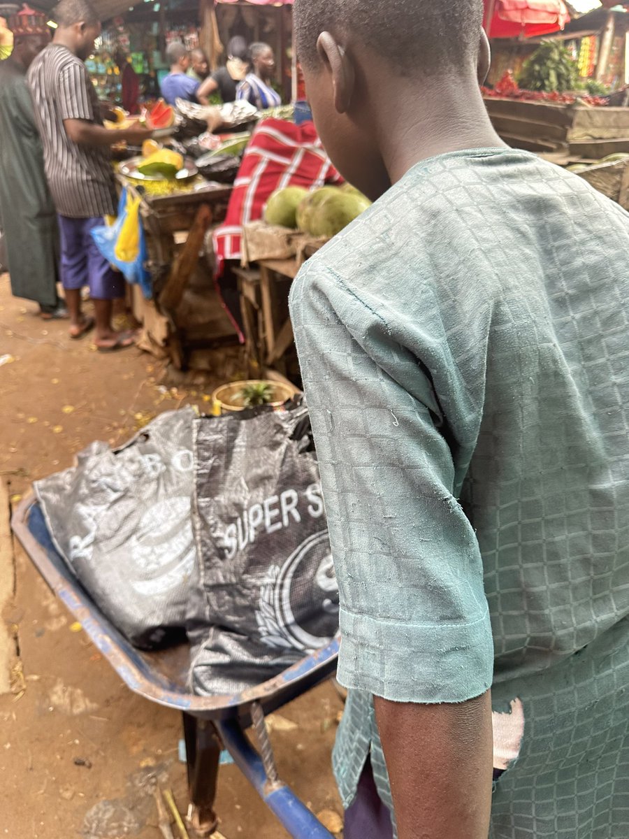 a4lasade's tweet photo. I went to the market for foodstuff. I bought yam and left it with the woman while I went to get other things.

When I returned, the yam was too heavy to carry with my other sack, so I got a young boy with a wheelbarrow to help me take it to where I could get a keke.

On the way, I asked his price. He said, “Anything you give me.”

I gave him ₦1,000. He looked at me and said, “Madam, no change?”

I told him the ₦1,000 was for him. He smiled and said, “Thank you, ma. Big money.”

Apparently, ₦1,000 may be the highest he has earned for a trip of less than five minutes.
I heard that renting a wheelbarrow costs ₦1,000 for the day.

So, I basically paid his wheelbarrow rent for today. 
He was so happy, and his happiness made me happy too.