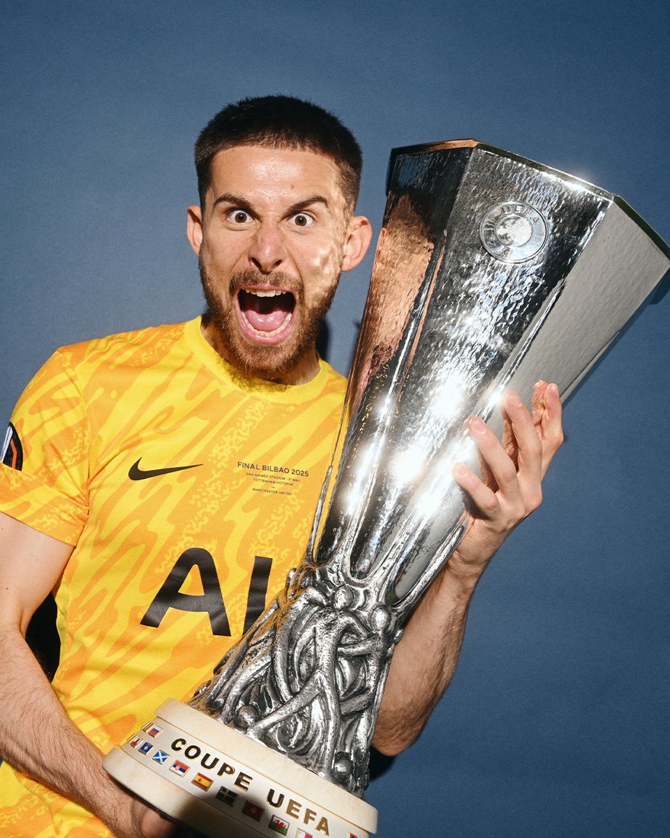 EuropaLeague's tweet photo. Guglielmo Vicario 🏆

#UEL https://t.co/tdQ9COppx5