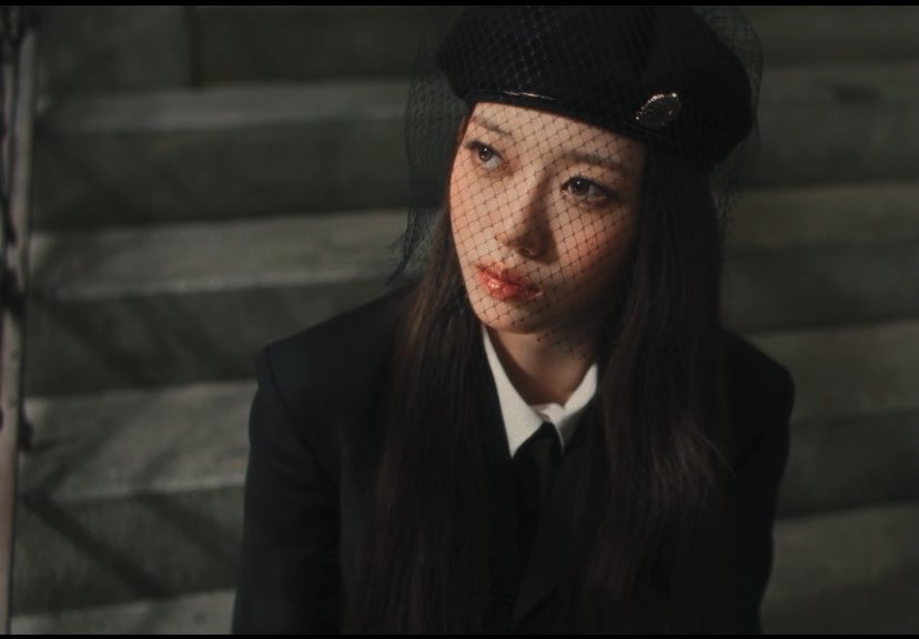 Chrisblueglow's tweet photo. Are MEOVV’s Sooin and BABYMONSTER’s Rora twins? 😭
I swear Sooin looks SO much like Rora here 😭.
Or am I tripping ? Help https://t.co/77WtCs7OhR