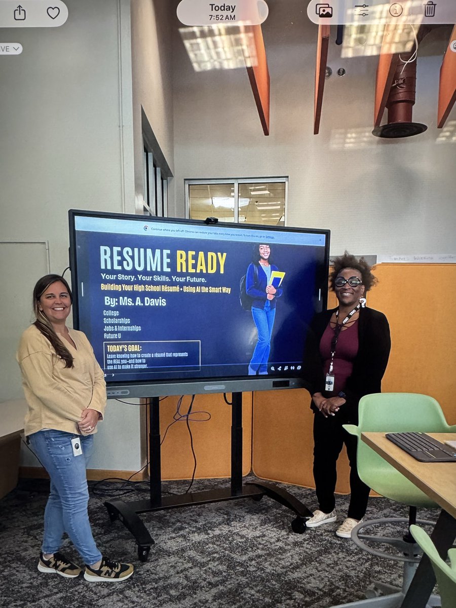 amyeich_TRT's tweet photo. CHS students who participated in our Student Opportunity Seminar (SOS) learned how to write resume today! Thanks to Ms. Foster from College Access &amp; Ms. Davis from Community Outreach Coalition/Trio Talent Search for hosting this week’s SOS!
@PortsVASchools https://t.co/z0rjx5BfBg