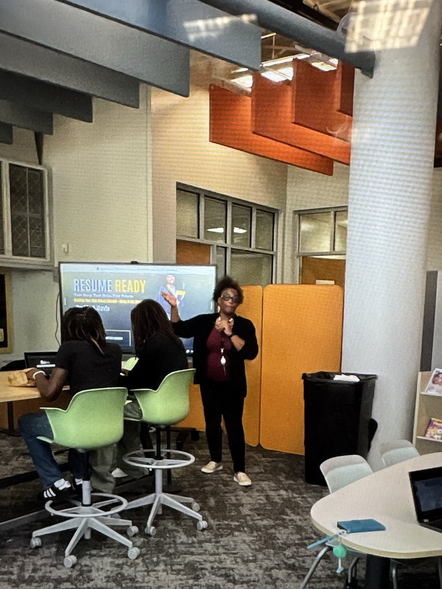 amyeich_TRT's tweet photo. CHS students who participated in our Student Opportunity Seminar (SOS) learned how to write resume today! Thanks to Ms. Foster from College Access &amp; Ms. Davis from Community Outreach Coalition/Trio Talent Search for hosting this week’s SOS!
@PortsVASchools https://t.co/z0rjx5BfBg
