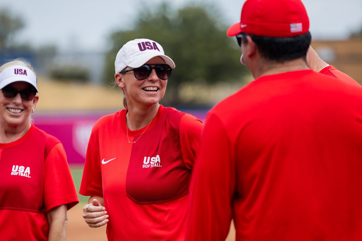 USASoftballWNT's tweet photo. A little love for the 𝒄𝒐𝒂𝒄𝒉𝒆𝒔 who make it all happen 🫶🇺🇸 

Happy #NationalCoachesDay!

#USWNT | @USASoftball https://t.co/0I7GJecJdA