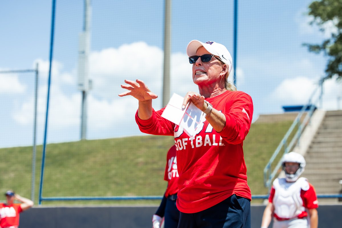 USASoftballWNT's tweet photo. A little love for the 𝒄𝒐𝒂𝒄𝒉𝒆𝒔 who make it all happen 🫶🇺🇸 

Happy #NationalCoachesDay!

#USWNT | @USASoftball https://t.co/0I7GJecJdA