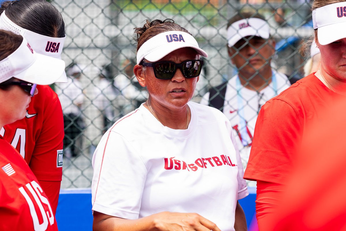 USASoftballWNT's tweet photo. A little love for the 𝒄𝒐𝒂𝒄𝒉𝒆𝒔 who make it all happen 🫶🇺🇸 

Happy #NationalCoachesDay!

#USWNT | @USASoftball https://t.co/0I7GJecJdA