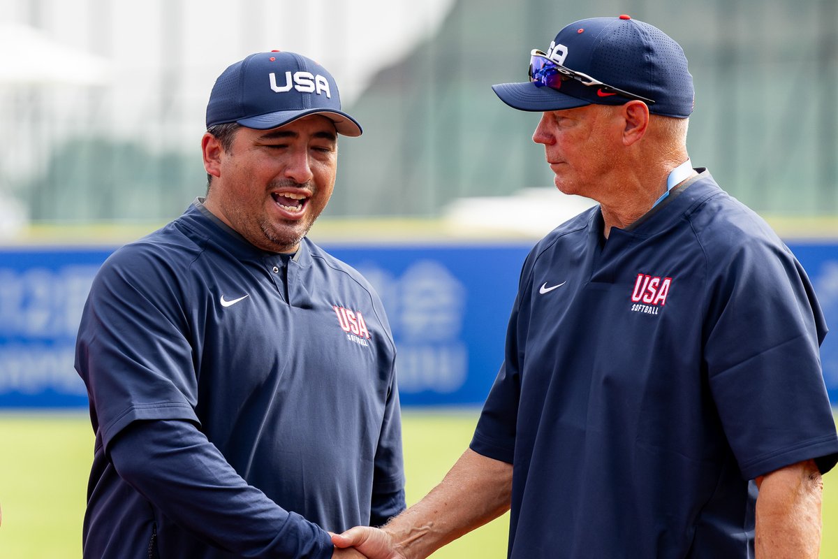 USASoftballWNT's tweet photo. A little love for the 𝒄𝒐𝒂𝒄𝒉𝒆𝒔 who make it all happen 🫶🇺🇸 

Happy #NationalCoachesDay!

#USWNT | @USASoftball https://t.co/0I7GJecJdA