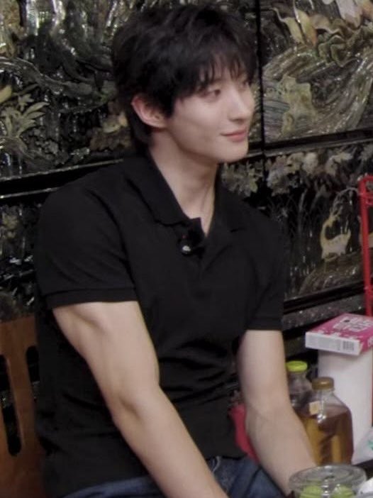 asbaguette's tweet photo. แอนตันโปโลดำเข้ามาในชีวิตเราทำไม https://t.co/5n4gwW4say
