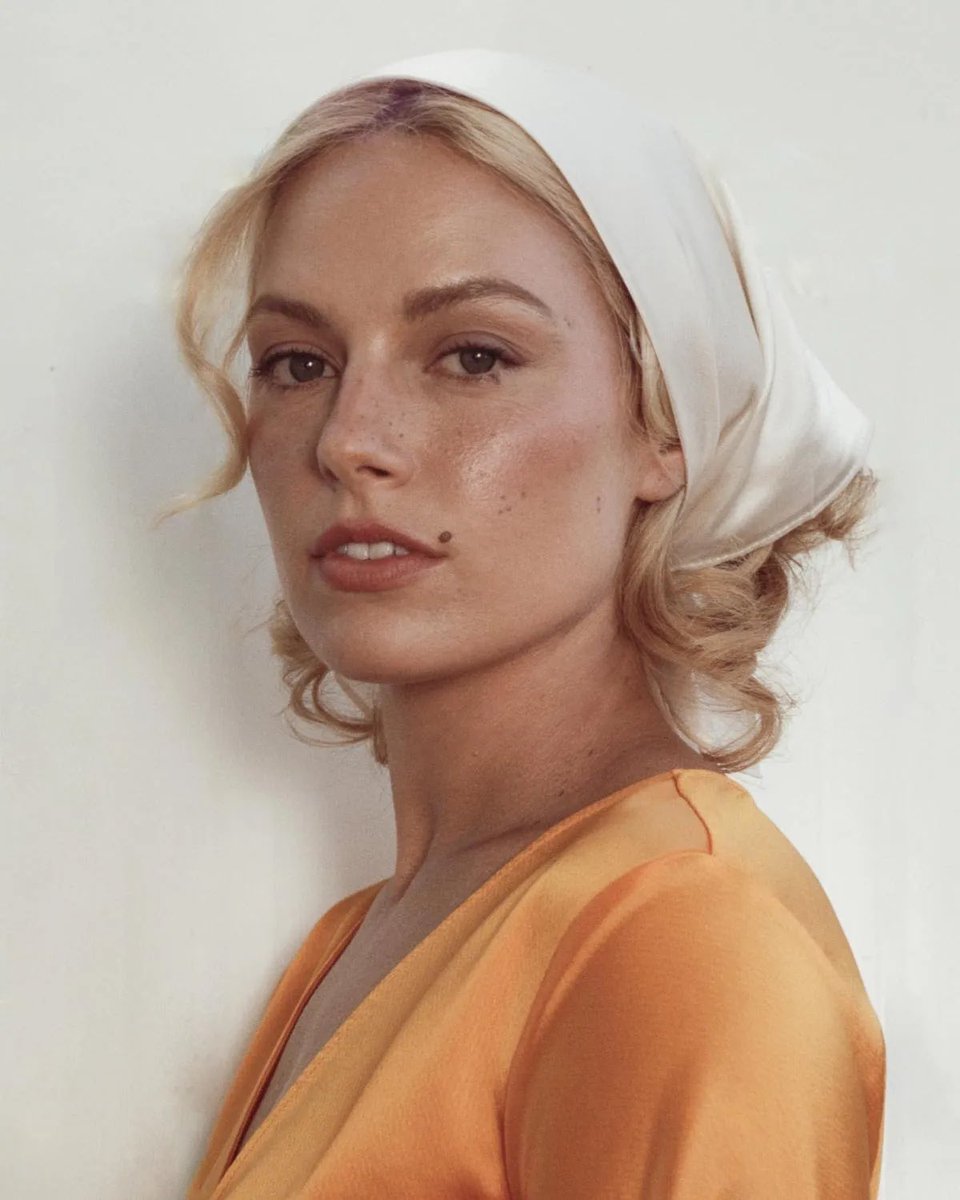 PopCrave's tweet photo. Ashe earns her first top 10 hit on the Global Spotify Chart with “Stop The Wedding!” https://t.co/fC90W3nbzh