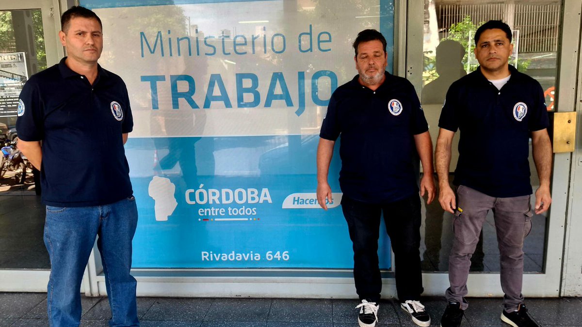 leoguevara80's tweet photo. #Cordoba denuncian que el edificio del Ministerio de Trabajo no tiene habilitación y hace más de un año se llevaron hasta el medidor y no tienen gas. Los trabajadores realizan asambleas y reclaman a la provincia el pago de un bono. Movil @radiomitrecba. https://t.co/wpYTeVN4me