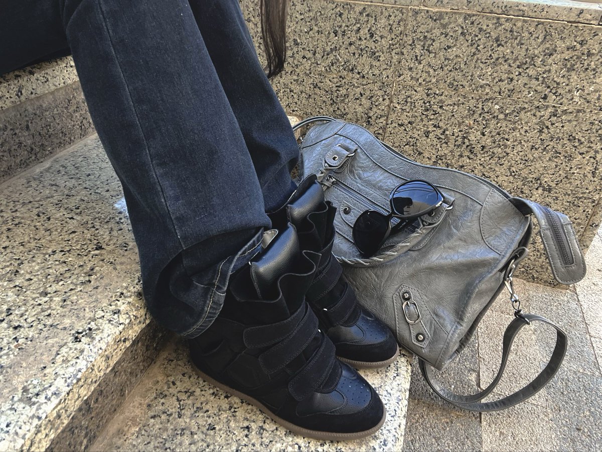 effysisdead's tweet photo. 99 problems but swag ain’t one https://t.co/2uSA3KjlCu