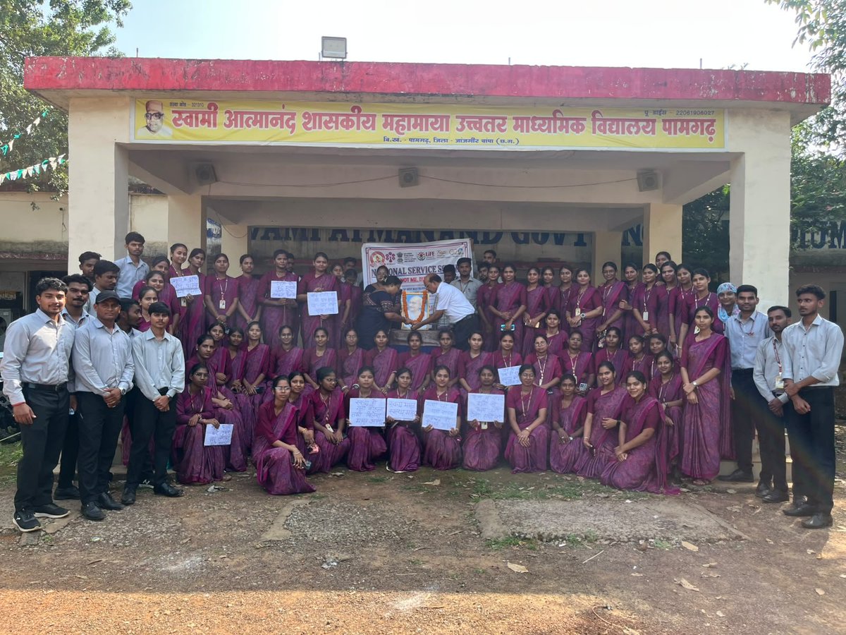CHAITANYABED2's tweet photo. 🇮🇳 Gandhi Jayanti | Cleanliness Drive 🧹

Chaitanya College Pamgarh NSS organized a cleanliness drive and awareness rally, joined by school students for a Cleanliness Pledge and community cleaning activity.

✨ “Cleanliness is a responsibility—let’s keep India clean!”
#NSS https://t.co/vnBc21CwzG