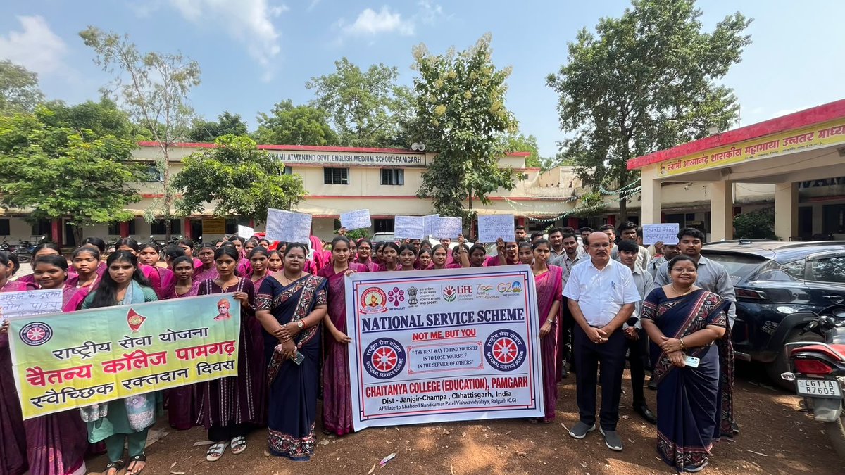 CHAITANYABED2's tweet photo. 🇮🇳 Gandhi Jayanti | Cleanliness Drive 🧹

Chaitanya College Pamgarh NSS organized a cleanliness drive and awareness rally, joined by school students for a Cleanliness Pledge and community cleaning activity.

✨ “Cleanliness is a responsibility—let’s keep India clean!”
#NSS https://t.co/vnBc21CwzG
