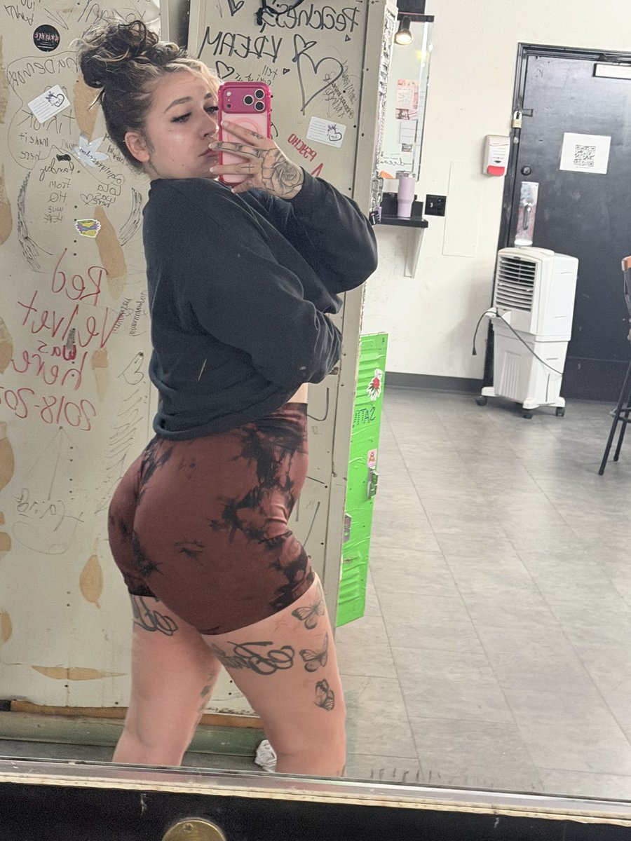 ThattGirll107's tweet photo. Good morning babe I’m doing $20 fts cum nut with me 😍😩 #LaCasaDeLosFamososMéxico #CHANELSS27xLenaMiu https://t.co/Jr23fVJldw