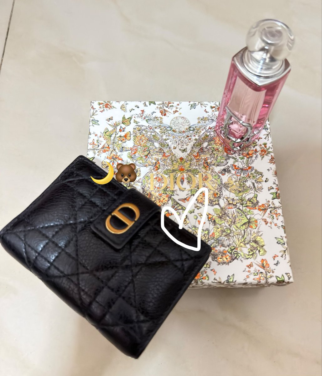 pawangdalgom's tweet photo. Of course no bots.
No fake likes.
Just real support. 💯

We show love the Jisoo way, by buying what she endorses. 

Anything for JISOO ❤️🫶🏻

@officialBLISSOO @Dior @Cartier @aloyoga @salomon https://t.co/coLkGlORs5