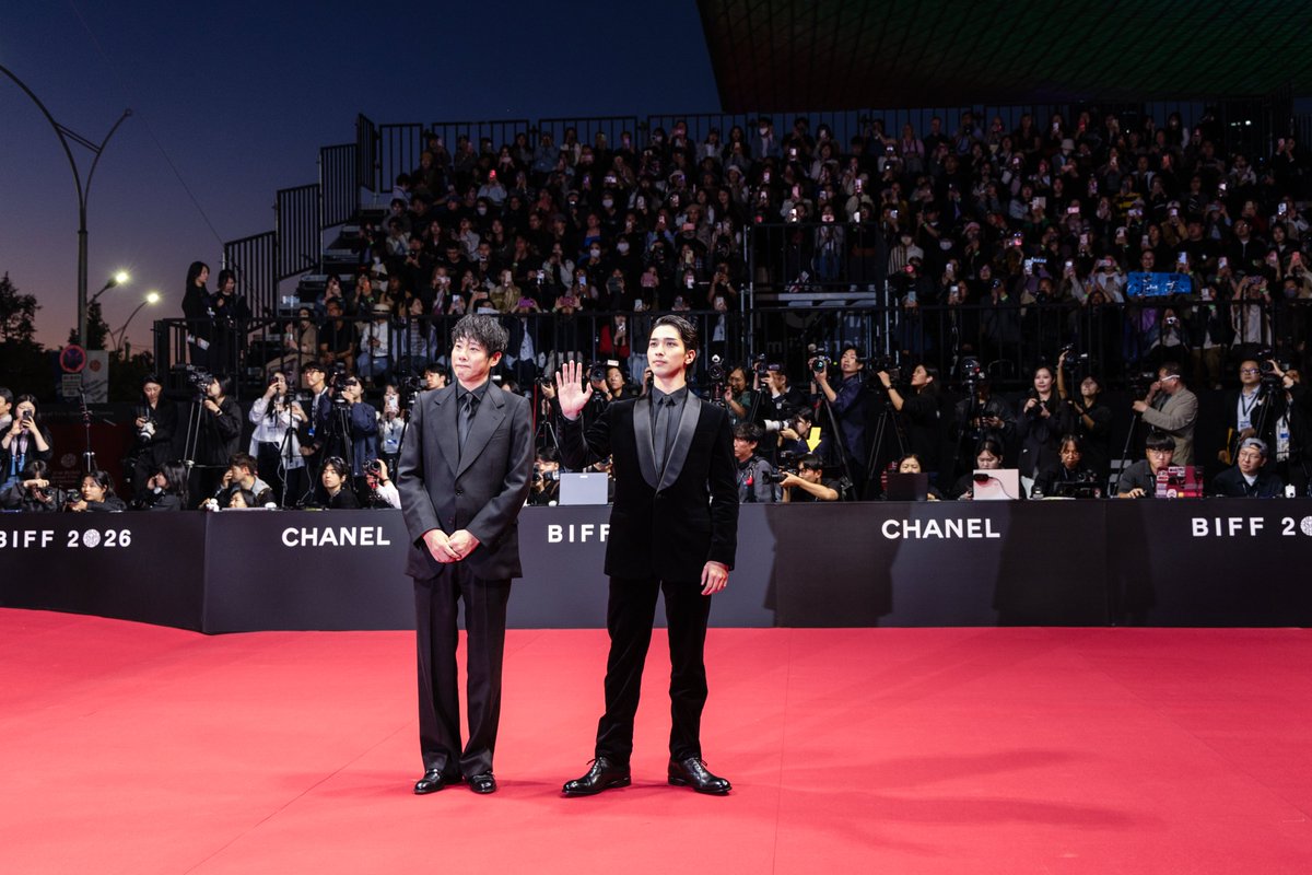 nanji_movie's tweet photo. ✶*.⋆ 第31回 釜山国際映画祭 ⋆.*✶
⠀
#横浜流星 さん #藤井道人 監督が
オープニングイベントに💫
⠀
レッドカーペットに登場し、
会場の注目を集めました✨
⠀
さらに、本日7日(水)には
〖映画の殿堂〗野外ステージそして
劇場内でも舞台挨拶を実施予定です🎞
⠀
#汝星のごとく 10.9(金)公開 https://t.co/a77D1a3VFI