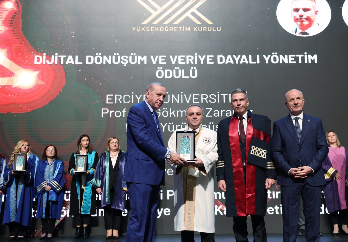 HuseyinYayman's tweet photo. "Nitelikli yükseköğretimi Anadolu'nun dört bir yanına ulaştırdık. Bu ülkenin evlatları bulundukları şehirlerde eğitim alabilsin diye imkanları seferber ettik."

Cumhurbaşkanımız Sayın Recep Tayyip Erdoğan’ın katılımlarıyla gerçekleştirilen 2026-2027 Yükseköğretim Akademik Yılı Açılış Töreni’ne iştirak ettik.

Yeni akademik yılın ülkemizin yükseköğretim camiasına, kıymetli hocalarımıza ve tüm öğrencilerimize hayırlı olmasını diliyor; başarılı, verimli ve ilimle yoğrulmuş bir akademik yıl temenni ediyoruz.