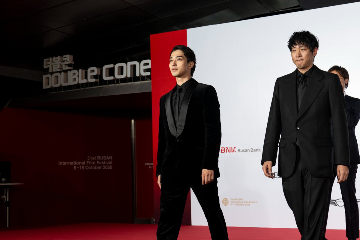 nanji_movie's tweet photo. ✶*.⋆ 第31回 釜山国際映画祭 ⋆.*✶
⠀
#横浜流星 さん #藤井道人 監督が
オープニングイベントに💫
⠀
レッドカーペットに登場し、
会場の注目を集めました✨
⠀
さらに、本日7日(水)には
〖映画の殿堂〗野外ステージそして
劇場内でも舞台挨拶を実施予定です🎞
⠀
#汝星のごとく 10.9(金)公開 https://t.co/a77D1a3VFI