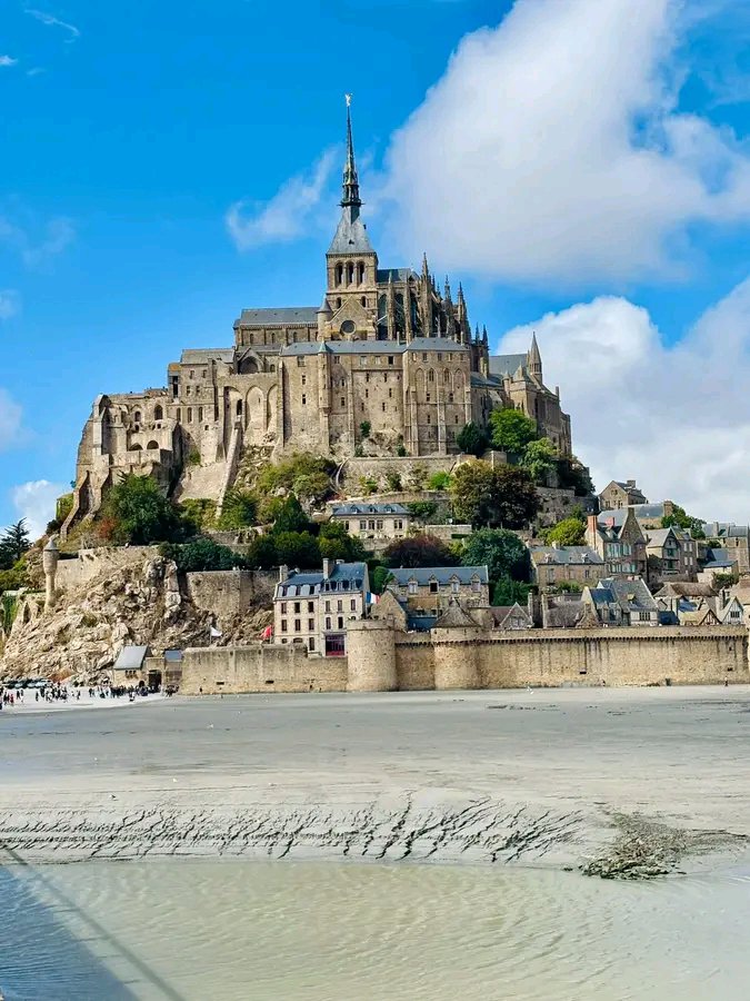 t_sebki's tweet photo. Bonne fin de journée et bon début de soirée à tous bisous 😘 d'Alsace 🙋👍un clein d'oeil à mon ami Gwenaël .
#leMontSaintMichel https://t.co/47ScsM5JjY
