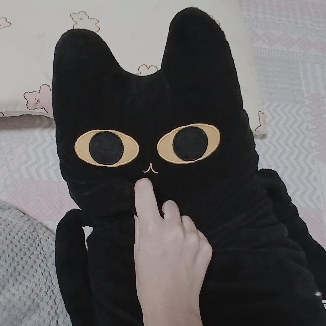 ayumuxu's tweet photo. 내 애착 인형 진짜 못생겼어? 중딩 때부터 안고 잤는데 https://t.co/QlA3s2BPpA