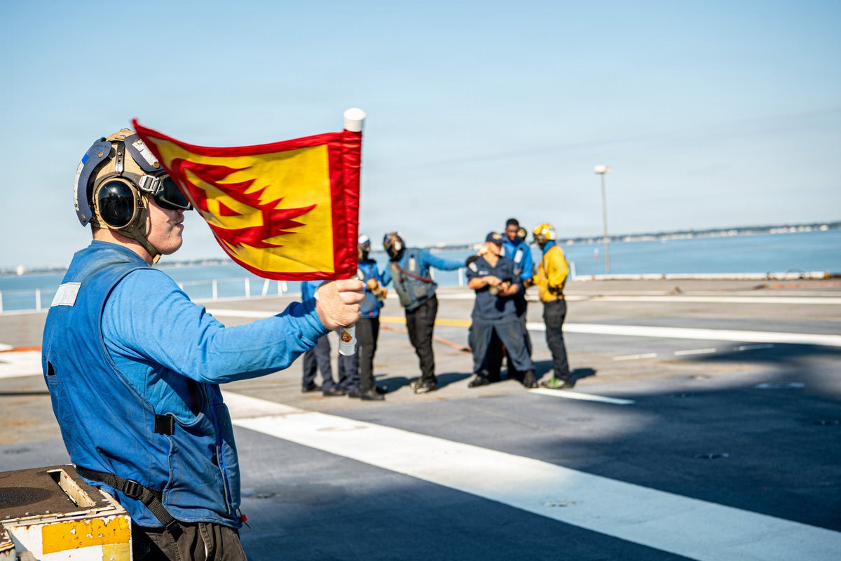 US2ndFleet's tweet photo. Firefighting Training Aboard USS Nimitz (CVN 68)
U.S. Sailors assigned to Nimitz-class aircraft carrier USS Nimitz (CVN 68) participate in firefighting training during a mass casualty drill aboard the ship at Naval Station Norfolk, Sept. 30, 2026.
#USNavy #C2F #BattleReady https://t.co/N7Zl39u6Up