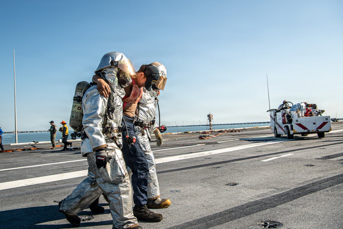 US2ndFleet's tweet photo. Firefighting Training Aboard USS Nimitz (CVN 68)
U.S. Sailors assigned to Nimitz-class aircraft carrier USS Nimitz (CVN 68) participate in firefighting training during a mass casualty drill aboard the ship at Naval Station Norfolk, Sept. 30, 2026.
#USNavy #C2F #BattleReady https://t.co/N7Zl39u6Up