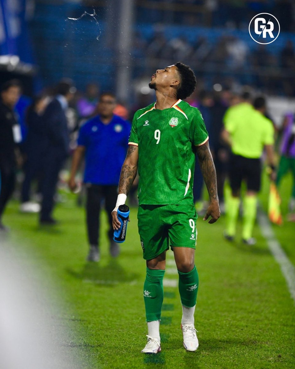 GustavoRocaGOL's tweet photo. 🇸🇷😡 ¿QUÉ SE CREEN ESTOS?

Richonell Margaret, delantero de Surinam, se fue expulsado en El Trébol contra Guatemala, y en su salida al camerino escupió a la afición chapina, incluso iba insultando a la gente. 

❌‼️ VAMOS A VER SI CONCACAF CASTIGA A ESTOS REVOLTOSOS O VAN A CUIDAR EL VOTO…