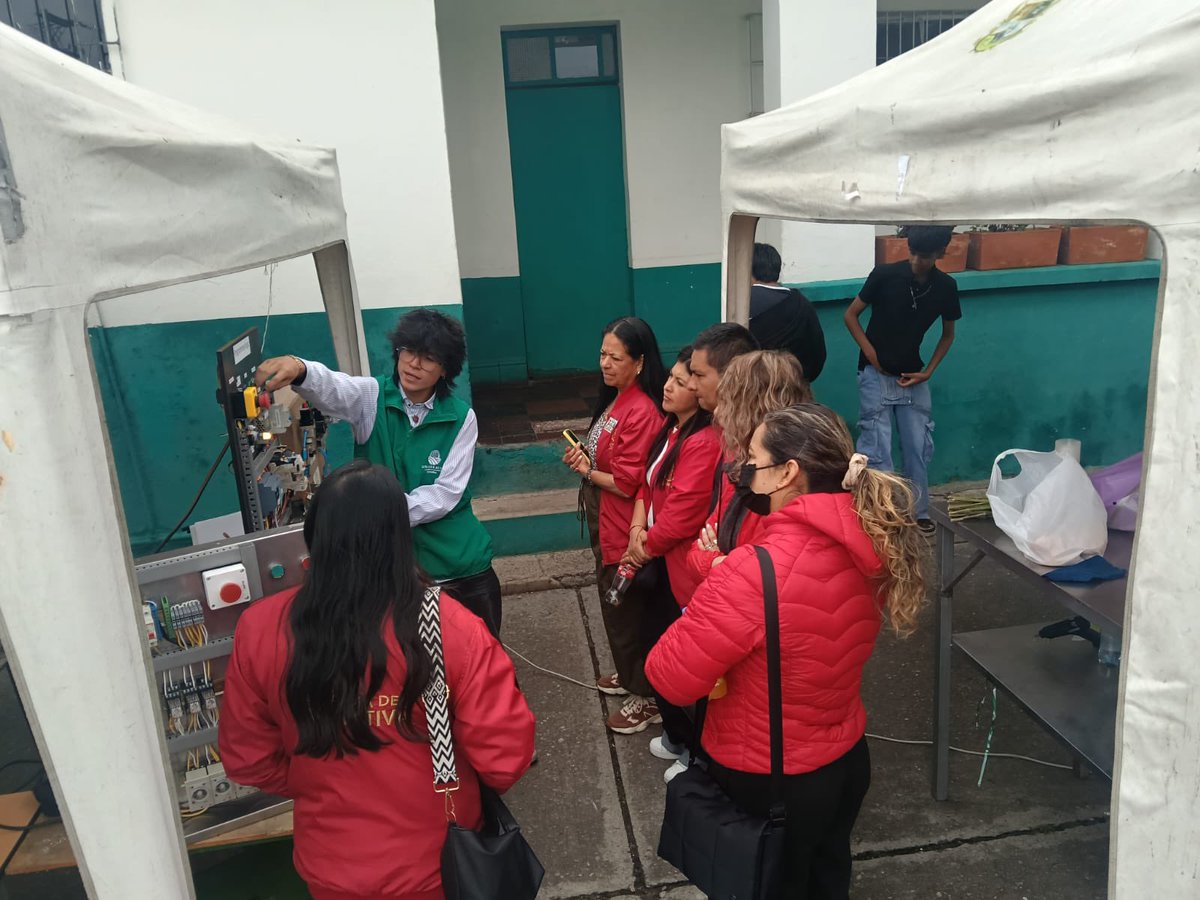 UNIAGRARIA's tweet photo. 🤖🌱 La innovación también se construye en comunidad.

El Semillero de Investigación MECA – Mecatrónica Comprometida con el Agro, del programa de Ingeniería Mecatrónica de UNIAGRARIA, participó en el Día de la Familia ITIFISTA en Facatativá. https://t.co/7n0EF5pium