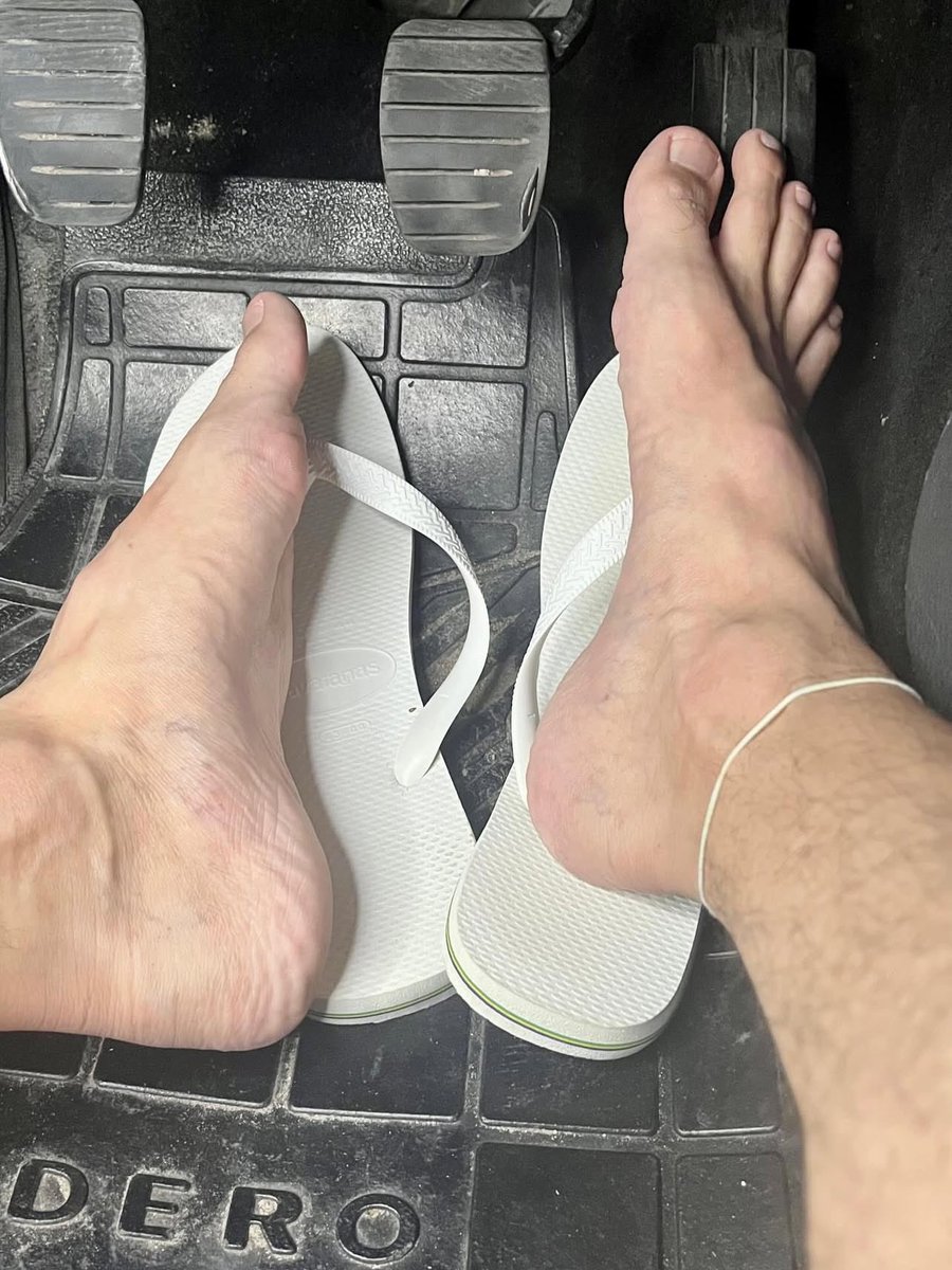 adoropedemacho's tweet photo. Havaianas brancas são minhas preferidas, e a sua?
.
.
.
.
.
.
#feet #feetfetısh #feetworshi̇p #footfetısh #foot #pedemacho #solademacho #cashmaster #submissao #pesdehomem #pes #solas #findom #fetiche #chule #sub #dom #cashslave #drain #alphamale #havaianas #chinelo https://t.co/mM6K9nYqzv