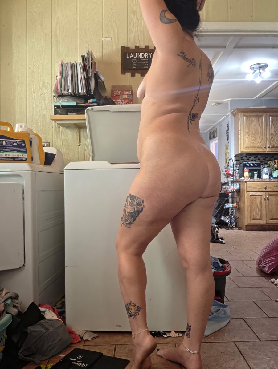 crissy1274's tweet photo. I have so much laundry to do https://t.co/l3B3x3fO3s