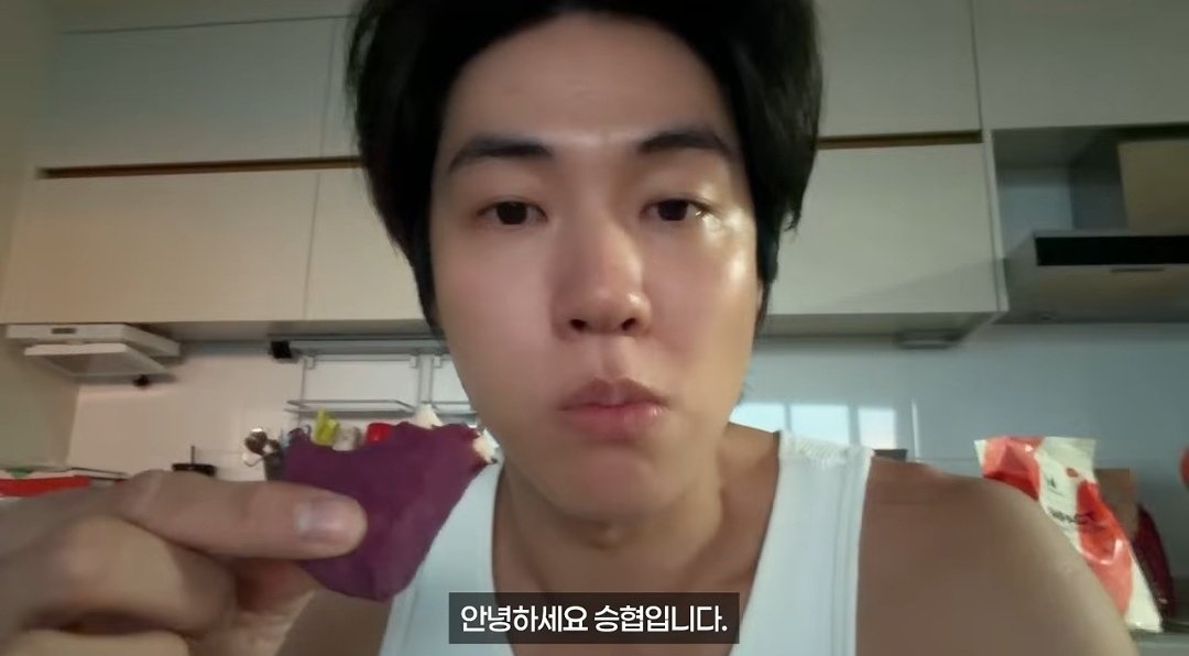 lshwinsallvideo's tweet photo. 썸네일 
그리고 재생하자마자 나온 화면 https://t.co/ZihuQwjqss