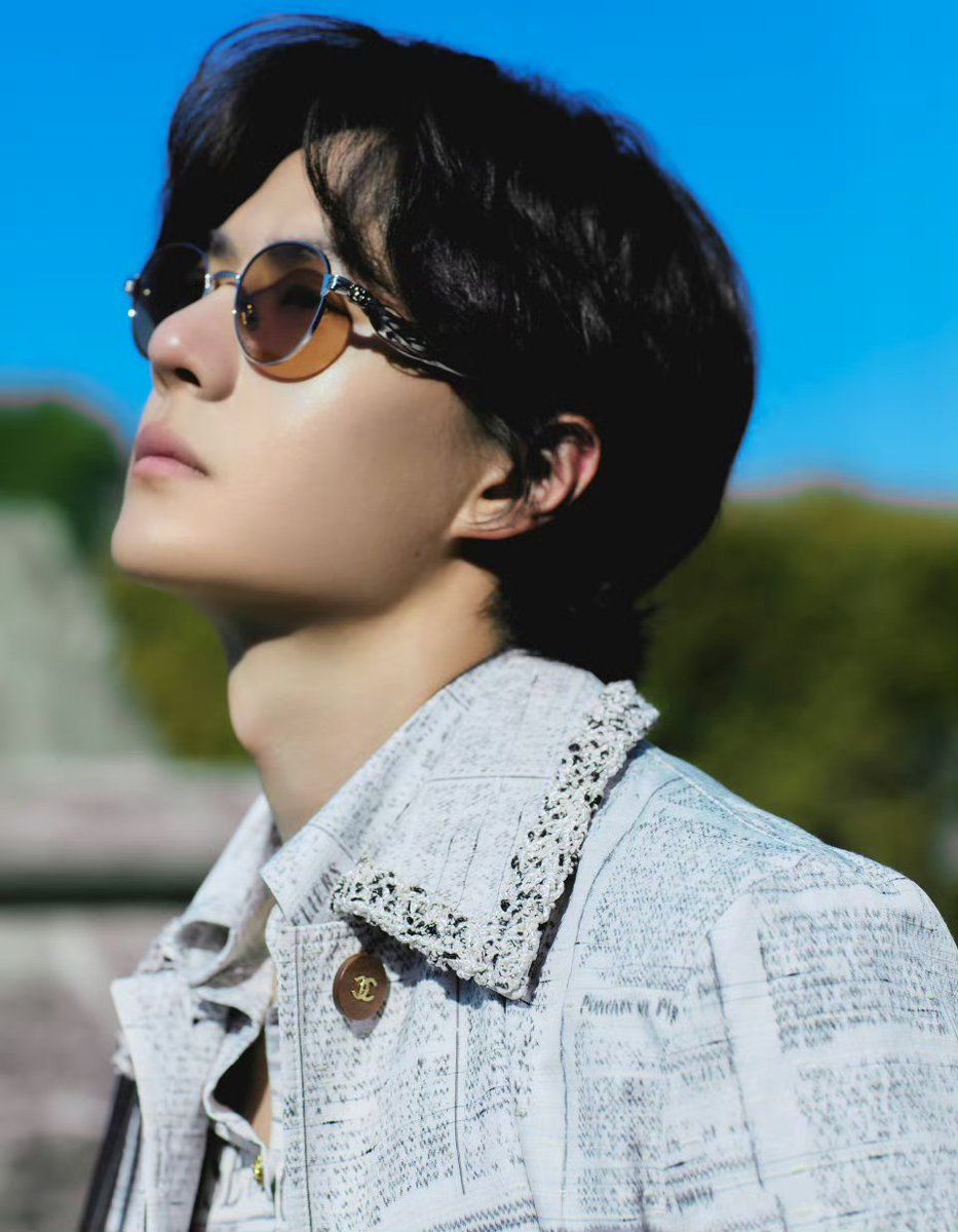 Greenyibo9785's tweet photo. Fashion of king #WangYibo หล่อ หรู เริ่ด แพงมาก

#WangYibo #CHANELShow
#ParisFashionWeek #PFW
#CHANELSpringSummer https://t.co/YKNU1pJm0u