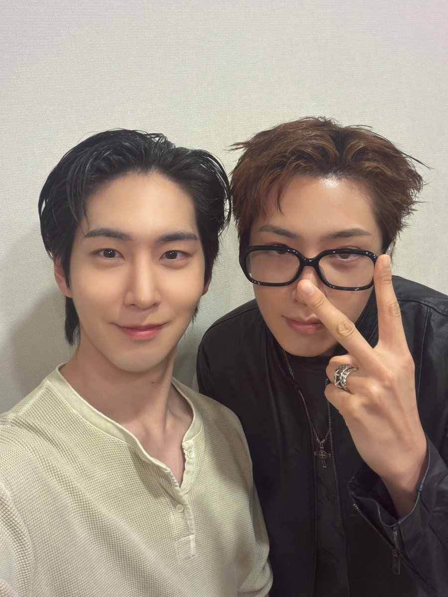 CUBE_PTG's tweet photo. [📸] 261006 @ #청소년소통프로젝트경청 

말랑즈 SWS의 고향방문📻
오랜만에 쪼꼬들과 함께해서 즐거웠어요💙

#펜타곤 #PENTAGON
#신원 #SHINWON #우석 #WOOSEOK 
#겁쟁이 #PENTAGON_101010 
#PENTAGON_10th_Anniversary https://t.co/bAnpzCGJxN
