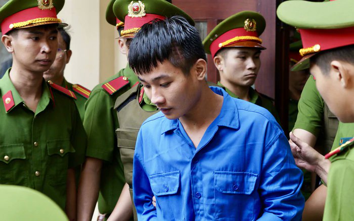 acctrung's tweet photo. Tử hình kẻ sát hại 3 mẹ con ở Đồng Nai.

Nguyễn Đức Anh bị tuyên án tử hình sau khi sát hại 3 mẹ con, khiến người chồng bị thương nặng. https://t.co/Oe8fnwJoww