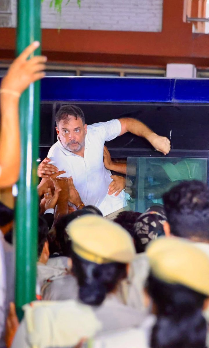INCIndia's tweet photo. 𝗙𝗲𝗮𝗿𝗹𝗲𝘀𝘀 🔥 

𝗨𝗻𝘄𝗮𝘃𝗲𝗿𝗶𝗻𝗴 𝗶𝗻 𝘁𝗵𝗲 𝗱𝗲𝗳𝗲𝗻𝗰𝗲 𝗼𝗳 𝗱𝗲𝗺𝗼𝗰𝗿𝗮𝗰𝘆. https://t.co/s4eUp6O2eh