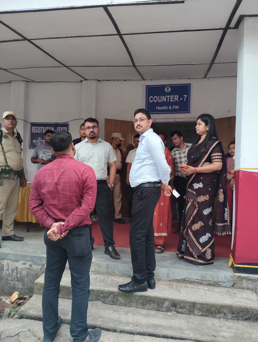 MetroNhm's tweet photo. Shri Swapneel Paul, IAS, the DC, Kamrup(M) visited the health camp held today at Trysem Hall under Dimoria Devt. Block as part of the #SevaSankalpAbhiyan. He reviewed the healthcare services being provided &amp; interacted with beneficiaries as well as with the service providers. https://t.co/GmSDyFBois